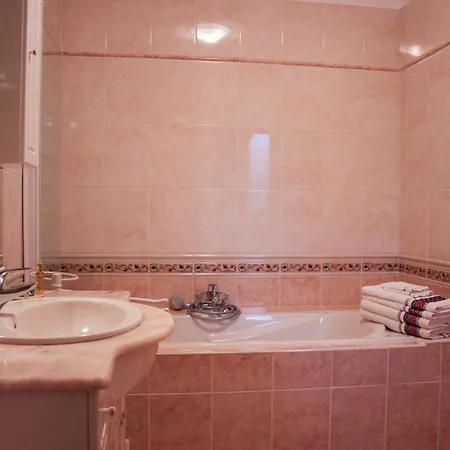 Chateau-gaillard Bed & Breakfast 3*